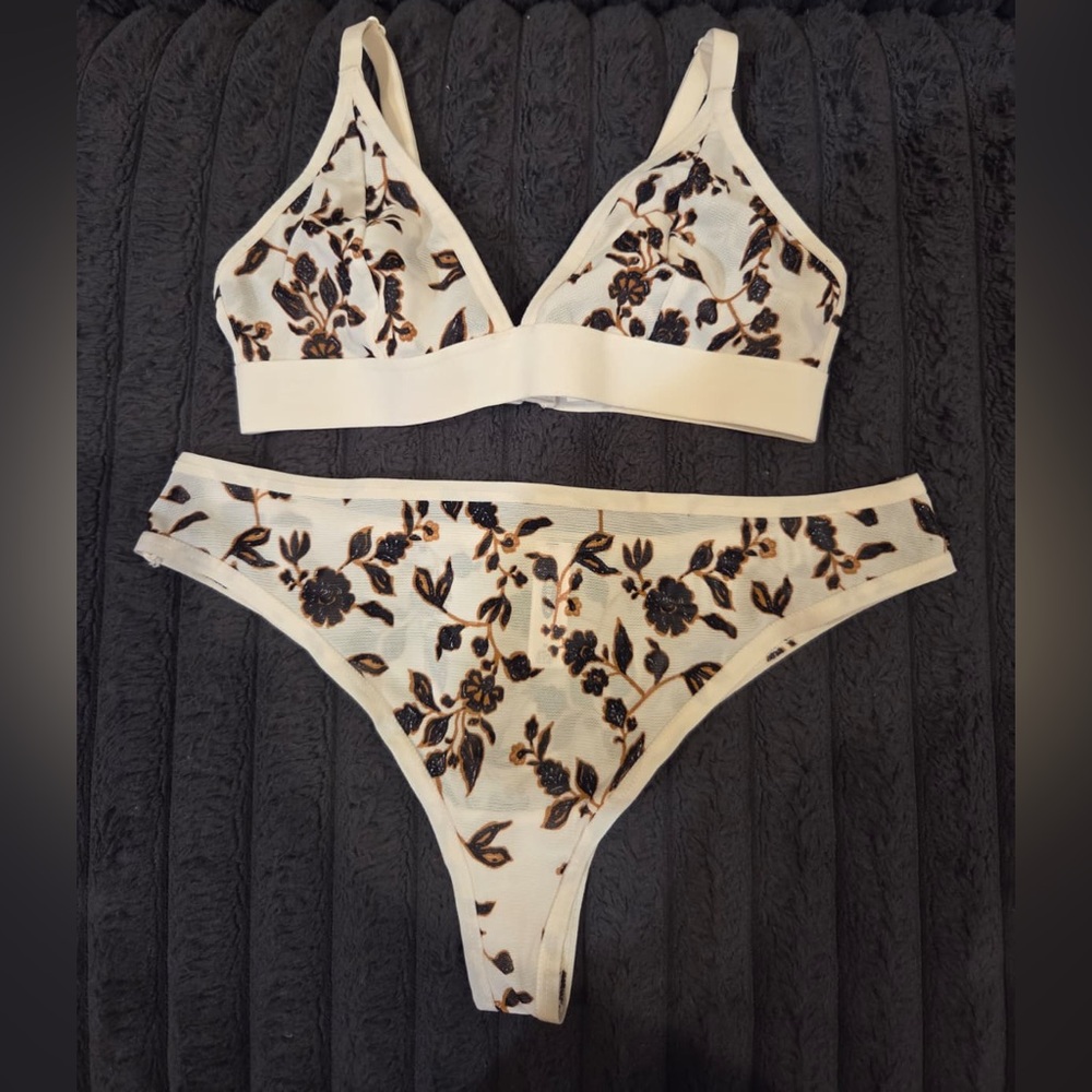 Old Navy Floral Embroidered Bra Set - Cream and Black
